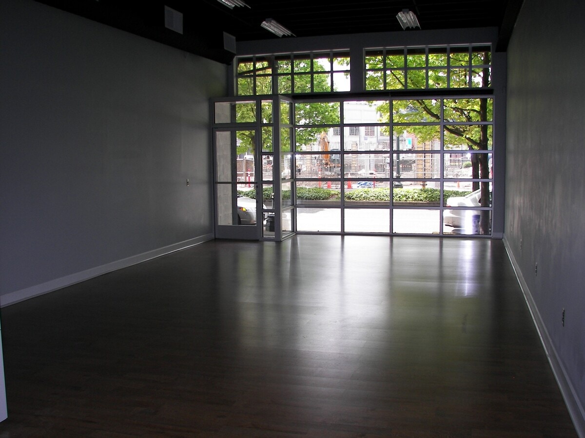 600 NW Naito Pkwy, Portland, OR 97209 - Unité E -  - Photo intérieure - Image 2 of 5
