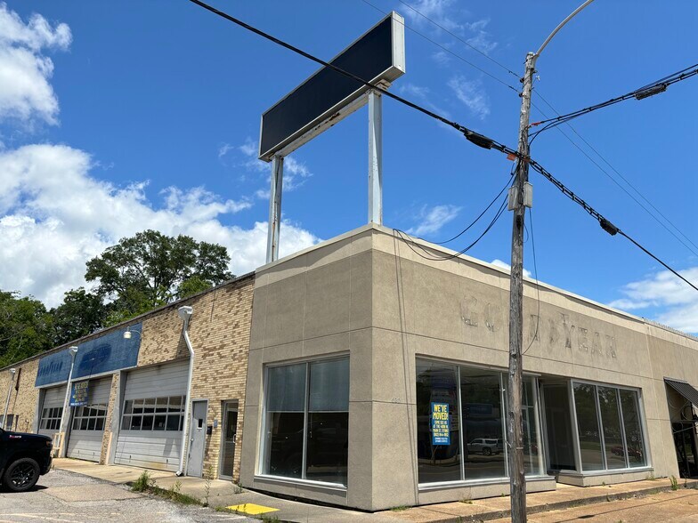 620 W Main St, Tupelo, MS à louer - Photo du bâtiment - Image 2 de 8