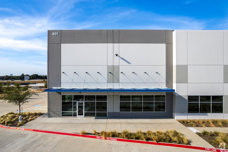 301 Vista Ridge Mall Dr, Lewisville, TX for lease - Building Photo - Image 2 of 4