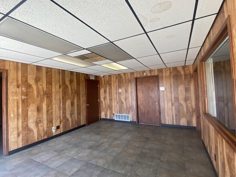 8330 N County Rd W, Odessa, TX à louer - Photo du bâtiment - Image 3 de 8