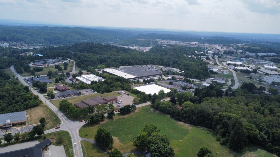 1027 GEORGES STATION Rd, Greensburg, PA à vendre - Photo du bâtiment - Image 3 de 8