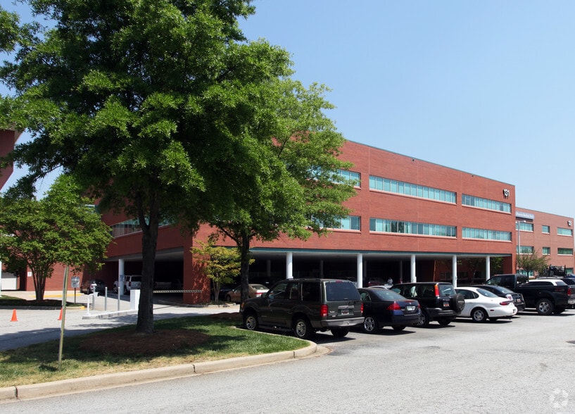 131 Commonwealth Dr, Greenville, SC for lease - Building Photo - Image 3 of 3