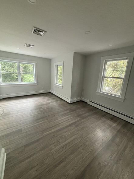 491 Lexington Ave, Mount Kisco, NY for lease - Interior Photo - Image 3 of 4