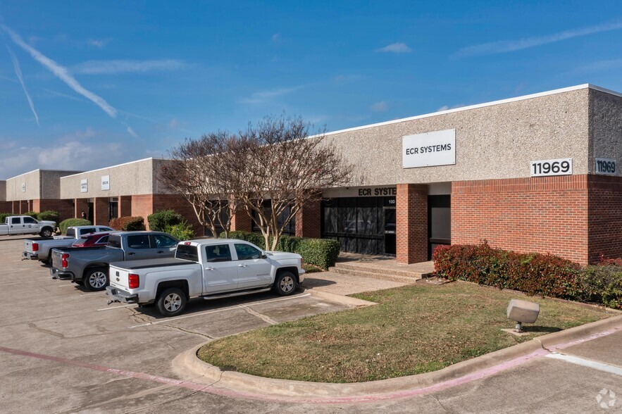 11805-11819 Forestgate Dr, Dallas, TX for lease - Primary Photo - Image 1 of 5