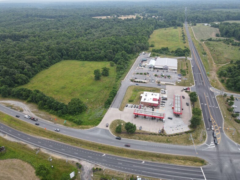 11497 Kings Hwy, King George, VA à vendre - Photo du bâtiment - Image 2 de 7