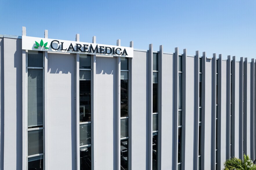 5901 SW 74th St, Miami, FL à louer - Photo du bâtiment - Image 2 de 11