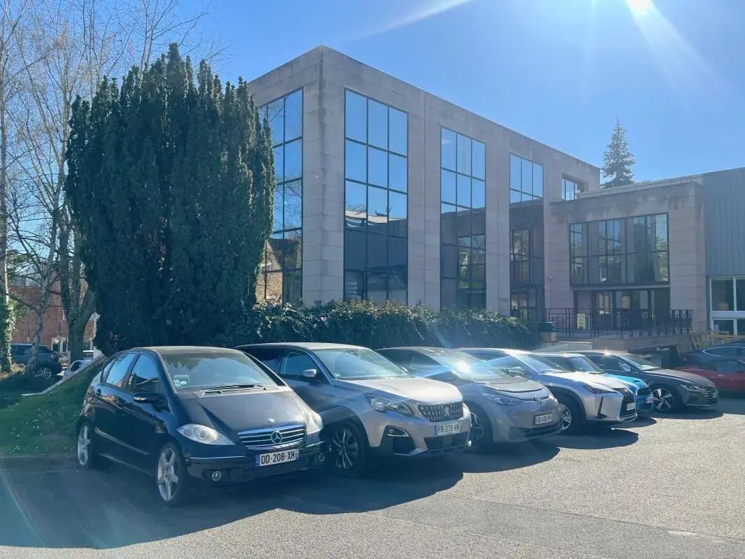 Office in Viroflay for lease Building Photo- Image 1 of 6