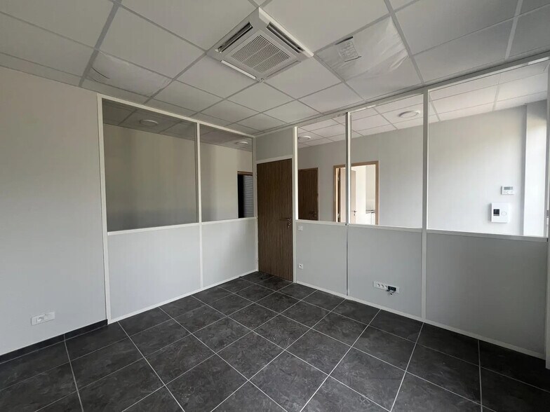 Flex in Chambly for lease - Interior Photo - Image 3 of 10