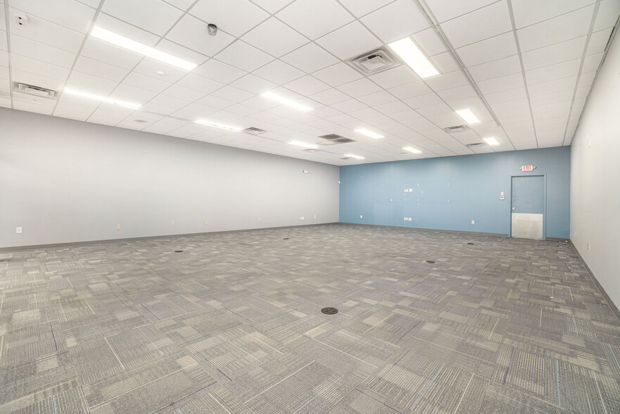 2363-2365 Vintage Ct, Excelsior Springs, MO for lease - Interior Photo - Image 3 of 7