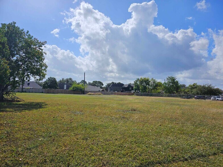 10926 Spencer Hwy, La Porte, TX à vendre - Photo du bâtiment - Image 1 de 9