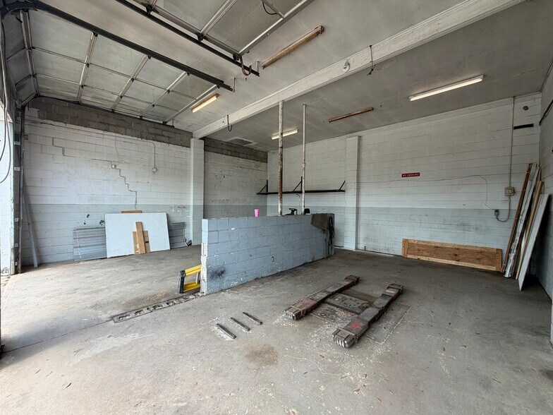 2800 Davis Hwy N, Pensacola, FL à louer - Photo du bâtiment - Image 3 de 11