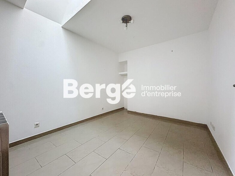 Retail in Vallauris for sale - Interior Photo - Image 2 of 10