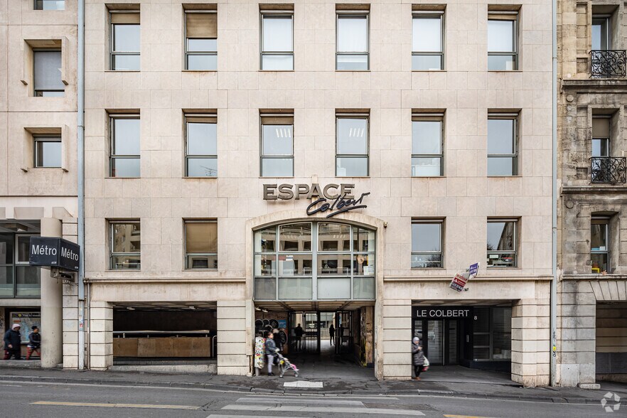 8-10 Rue Sainte Barbe, Marseille à louer - Photo du bâtiment - Image 3 de 3