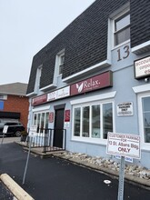 13 St. Albans Cir, Newtown Square, PA for lease Interior Photo- Image 2 of 14