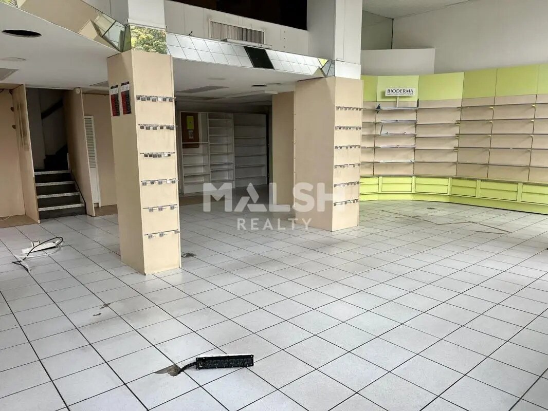 Retail in Lyon for lease Interior Photo- Image 1 of 3
