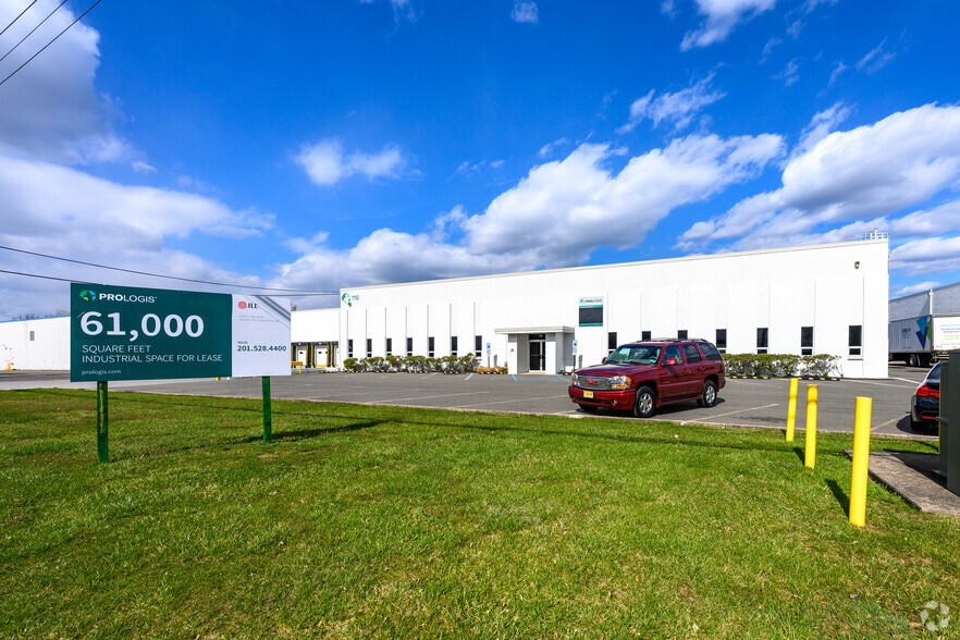 110 Amor Ave, Carlstadt, NJ for lease - Primary Photo - Image 1 of 13