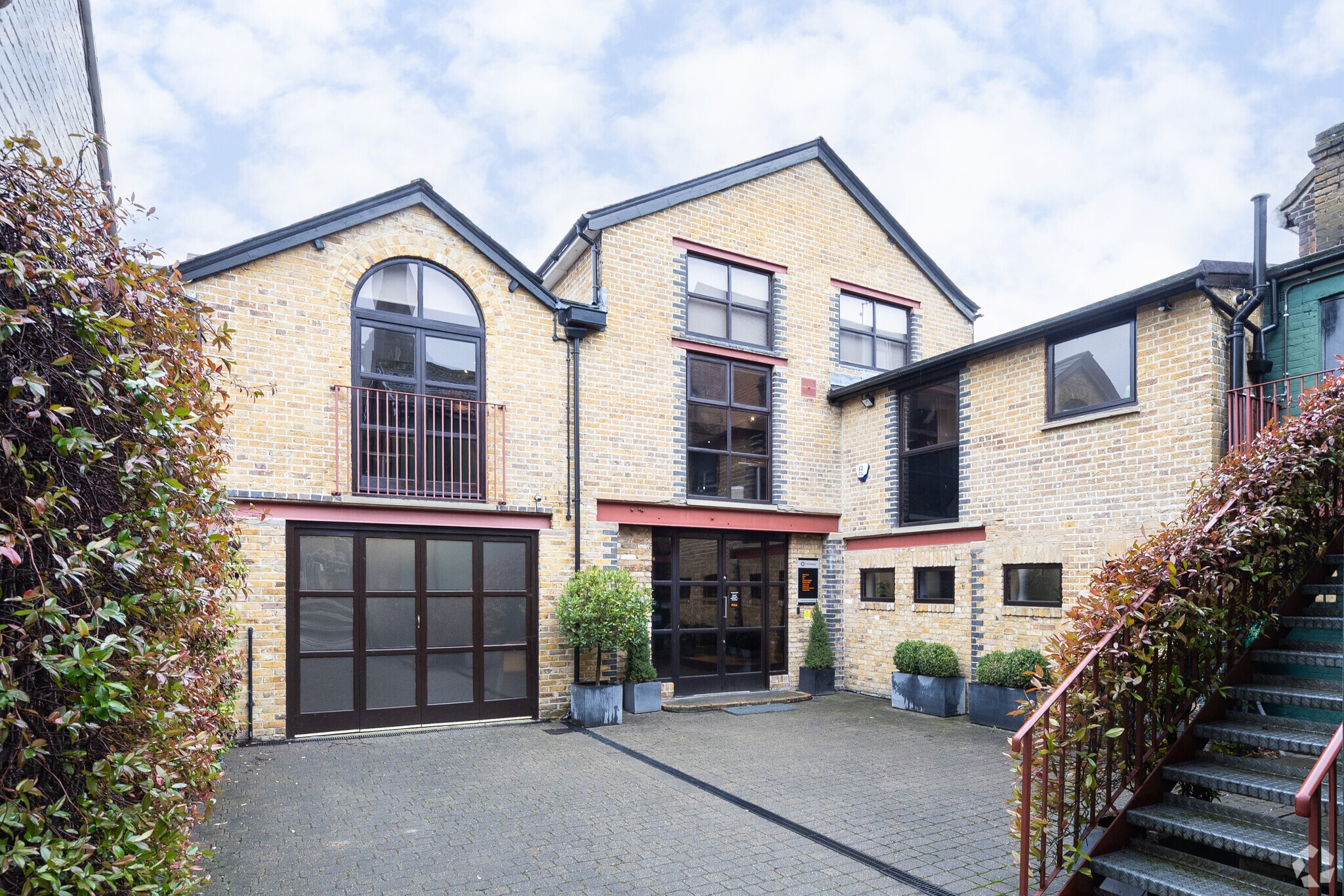 47 Queens Rd, Weybridge for lease Primary Photo- Image 1 of 3