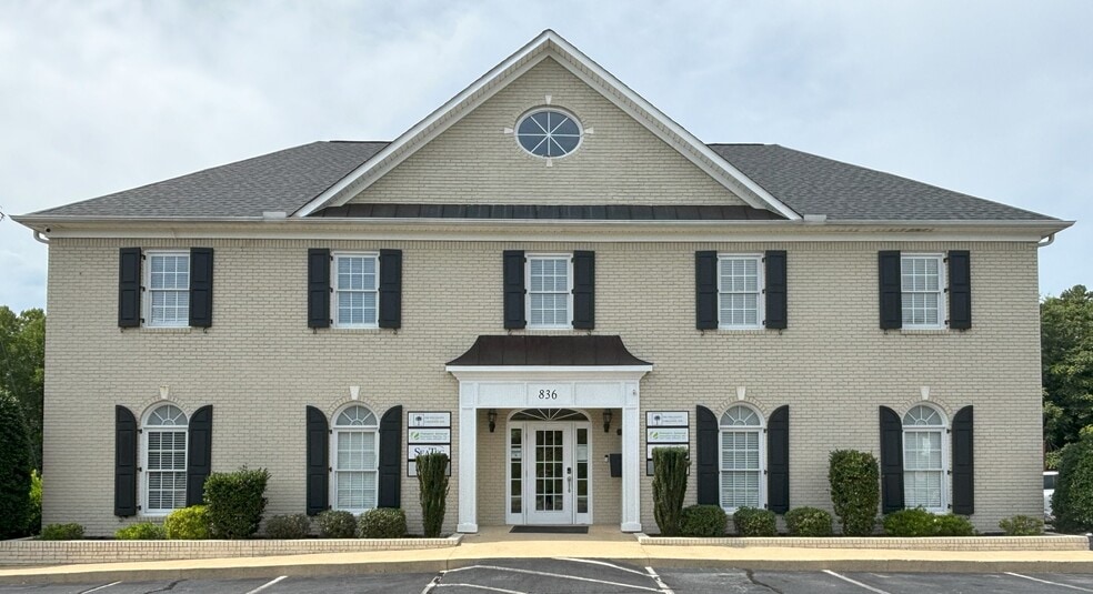 836 Powdersville Rd, Easley, SC à louer - Photo du bâtiment - Image 1 de 14