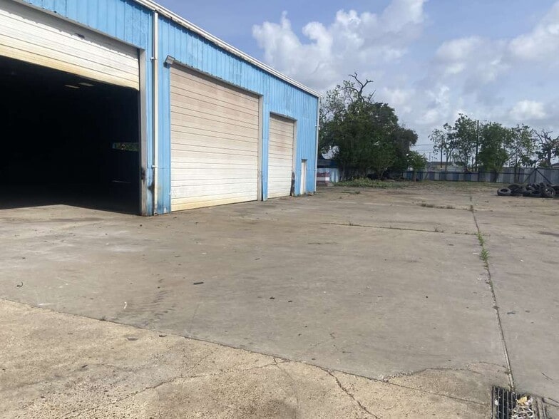 1012 W Jackson, Pasadena, TX for lease - Building Photo - Image 2 of 5