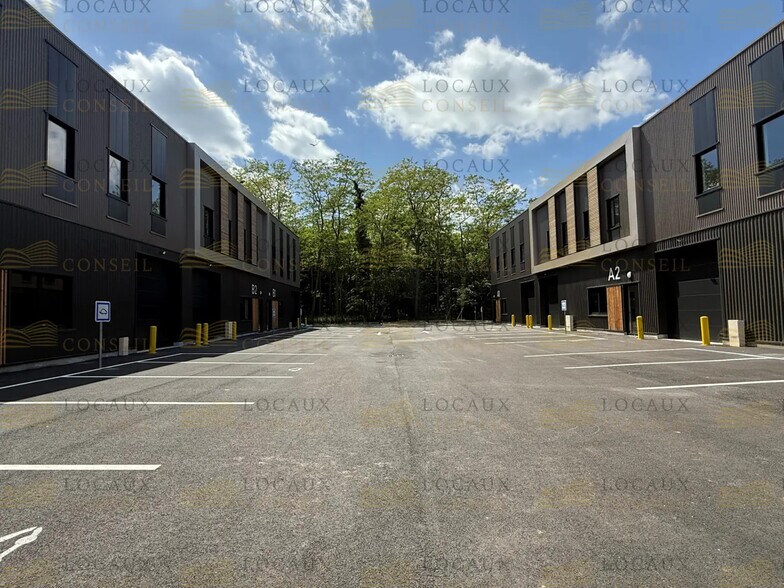 Flex in Les Mureaux for lease - Building Photo - Image 3 of 15