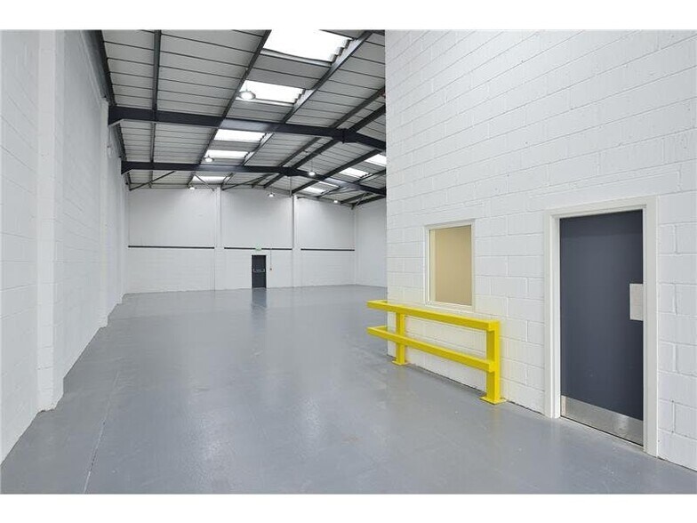 Caledonia Way, Manchester for lease - Building Photo - Image 3 of 4