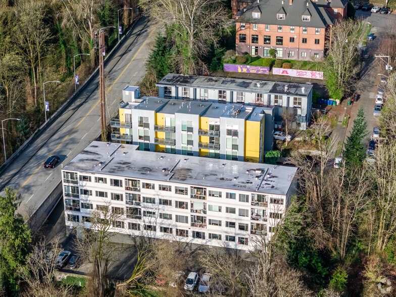 2249 NE 46th St, Seattle, WA à vendre - Photo du bâtiment - Image 3 de 18
