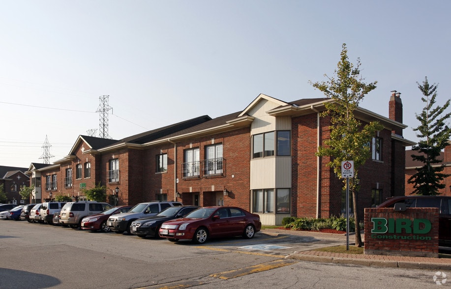 5403 Eglinton Ave W, Toronto, ON à louer - Photo du bâtiment - Image 3 de 7