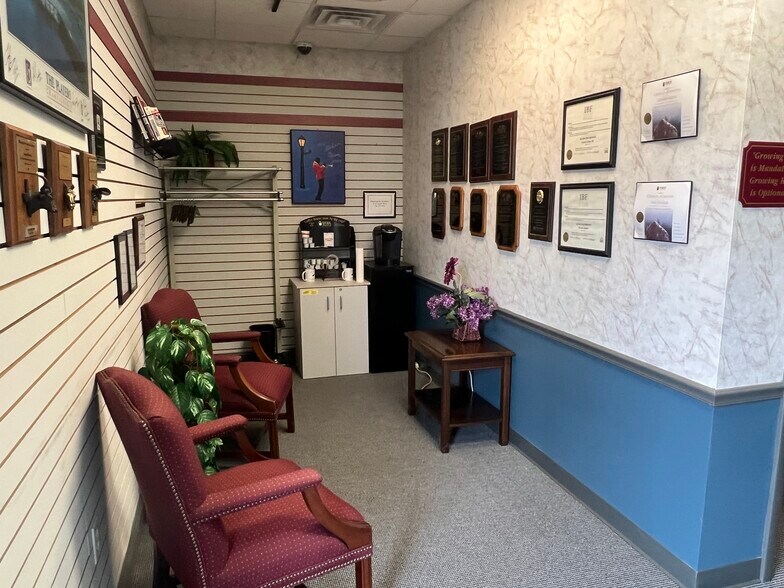 1205 Boston Rd, Springfield, MA à vendre - Photo intérieure - Image 2 de 12