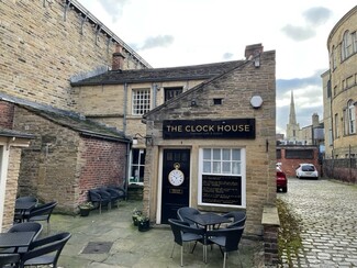 Plus de détails pour 3-5 Hammonds Yard St, Huddersfield - Vente au détail à louer