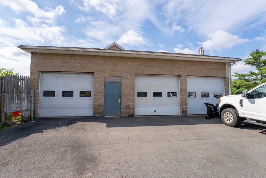 880 Boston Rd, Springfield, MA à vendre - Photo du bâtiment - Image 2 de 11