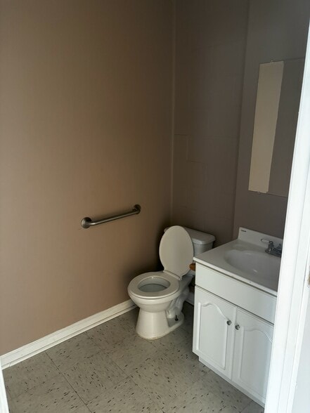 301 W Main St, Union, SC à louer - Photo intérieure - Image 2 de 8