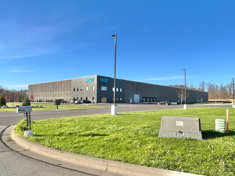 1395 Polk Dr, Warsaw, IN à louer - Photo du bâtiment - Image 2 de 5