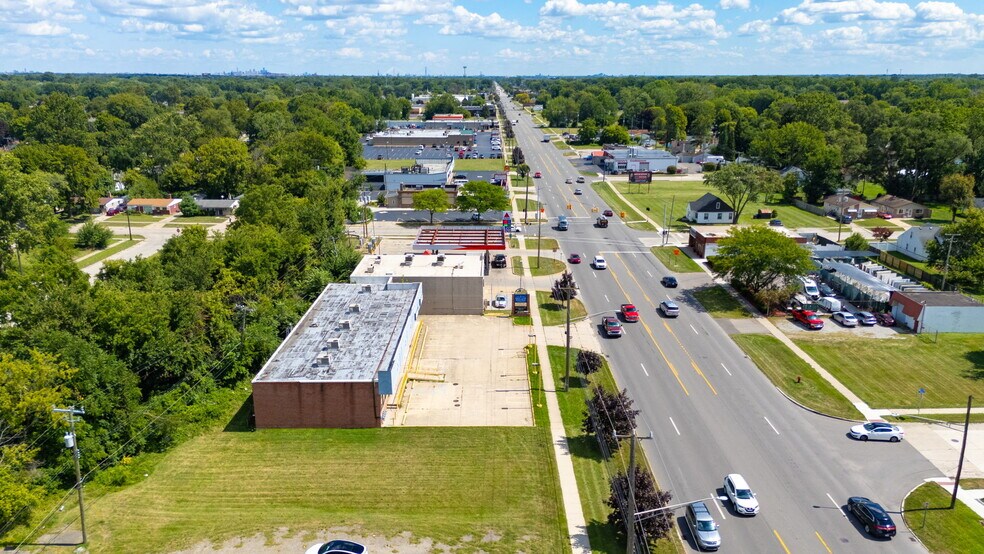 25436-25472 Van Born Rd, Dearborn Heights, MI à louer - Photo du bâtiment - Image 3 de 10