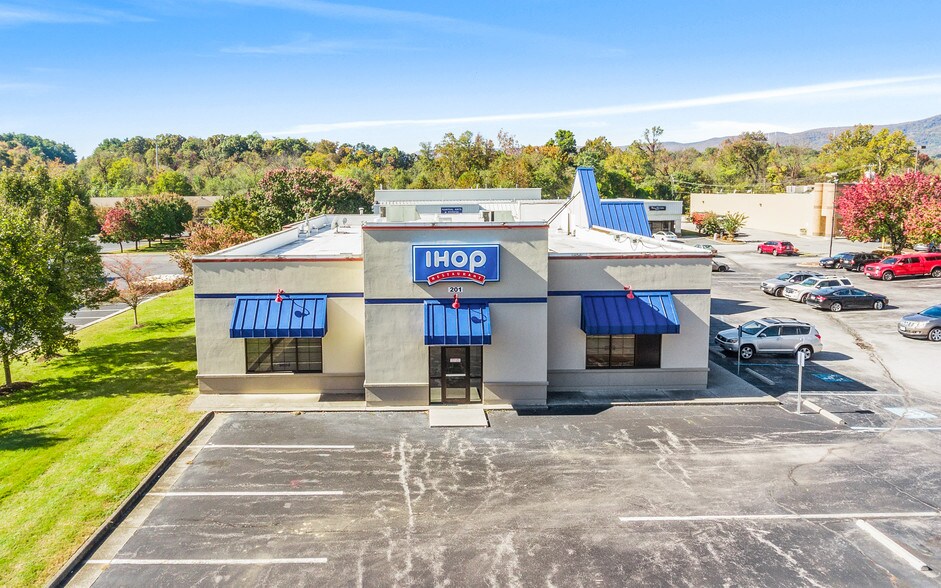 201 Electric Rd, Salem, VA for lease - Building Photo - Image 1 of 12
