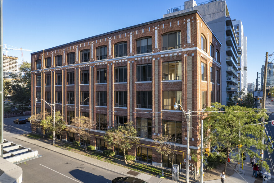 49 Bathurst St, Toronto, ON à louer - Photo du bâtiment - Image 1 de 4