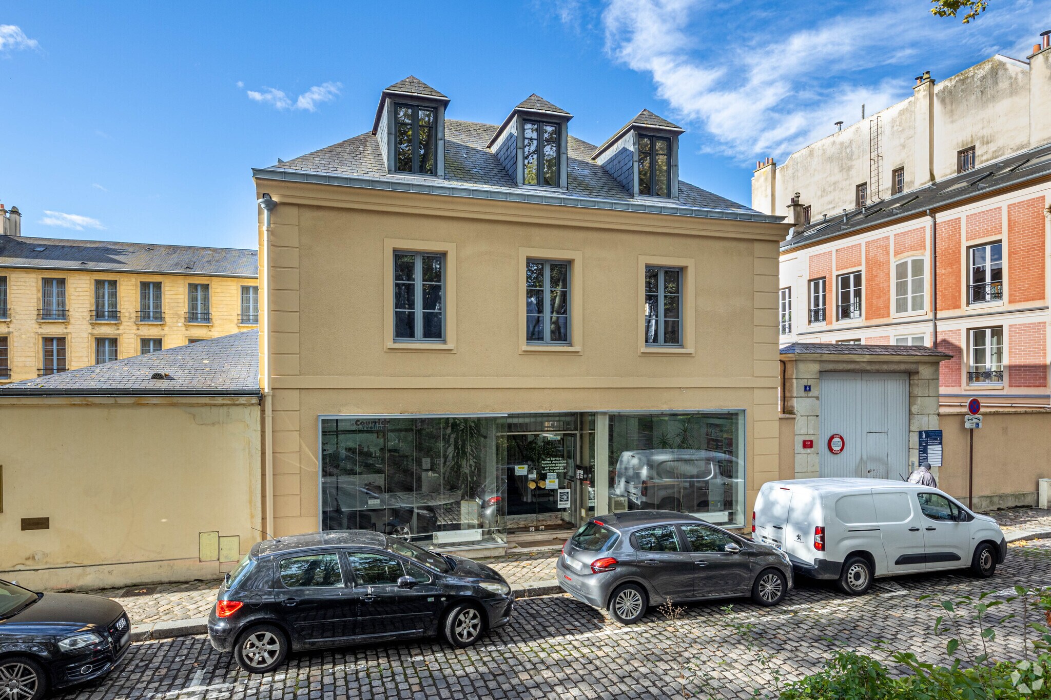 Bureau/Commerce de détail dans Versailles à louer Photo du bâtiment- Image 1 de 3