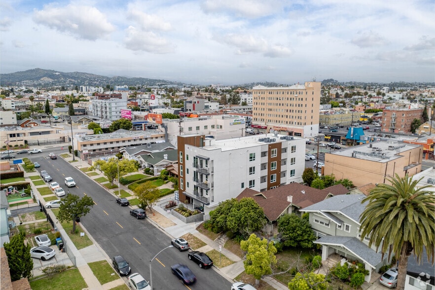 222 N Manhattan Pl, Los Angeles, CA for sale - Building Photo - Image 3 of 9
