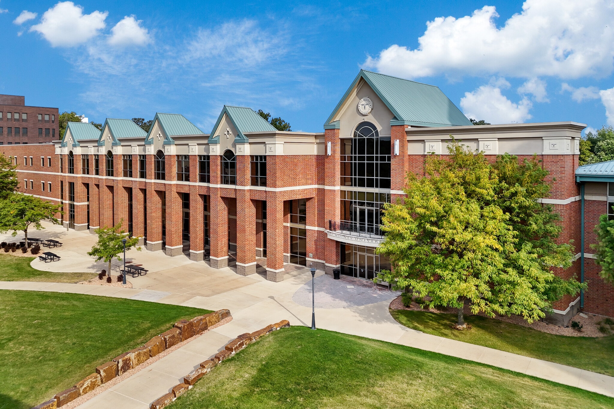 3300 Grand Ave, Des Moines, IA à louer Photo du bâtiment- Image 1 de 11