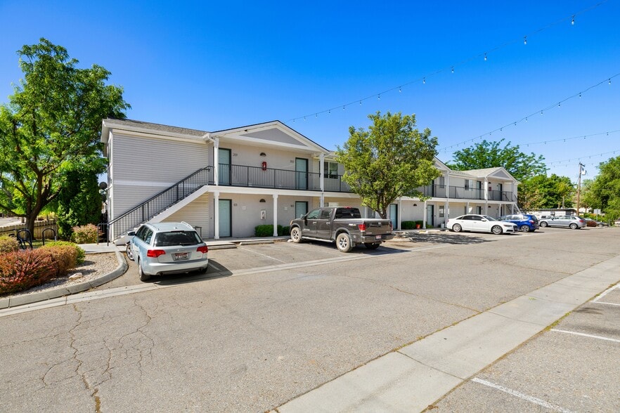1677-1689 N Raymond St, Boise, ID for sale - Building Photo - Image 3 of 10