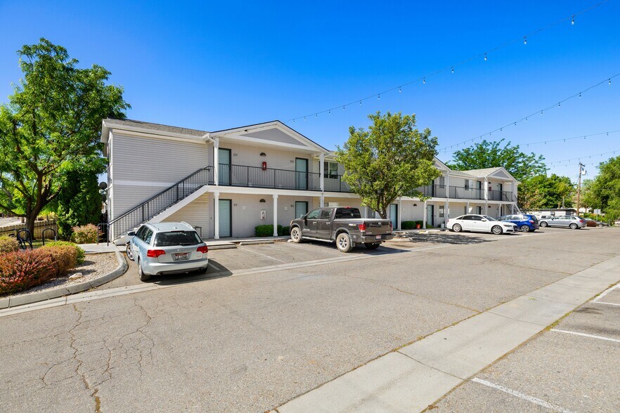 1677-1689 N Raymond St, Boise, ID à vendre - Photo du bâtiment - Image 3 de 10