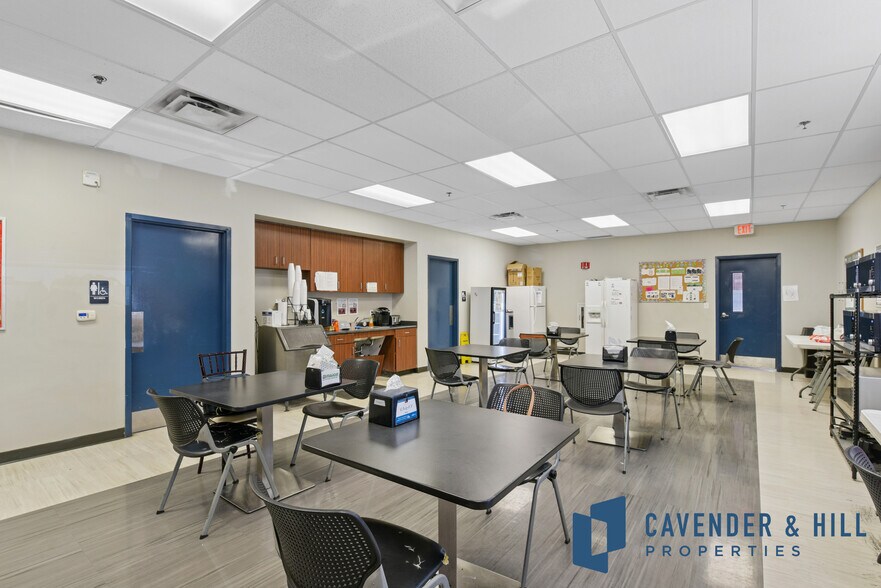 17745 Lookout Rd, Schertz, TX à louer - Photo du bâtiment - Image 2 de 18