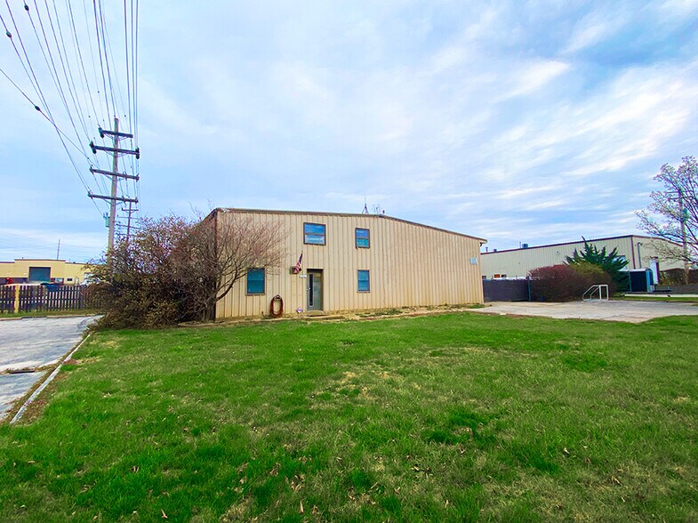 1247 Belgrove Dr, Bellefontaine Neighbors, MO for lease - Building Photo - Image 3 of 13