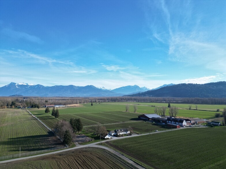 9974 Tremblay Rd, Deroche, BC à vendre - Photo du bâtiment - Image 3 de 35