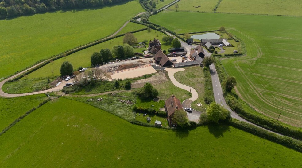 Barn, High Wycombe for lease - Aerial - Image 1 of 2