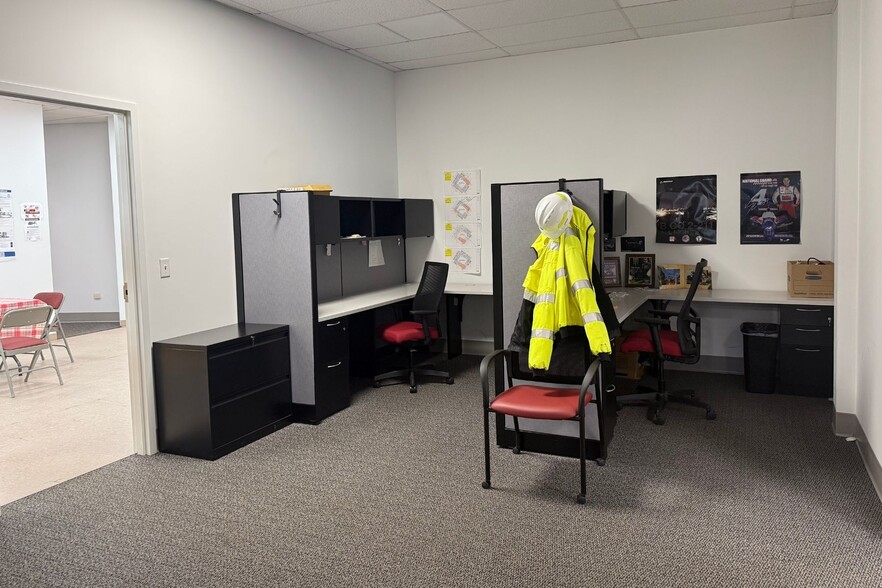 300 Ferry Blvd, Stratford, CT for lease - Interior Photo - Image 2 of 26