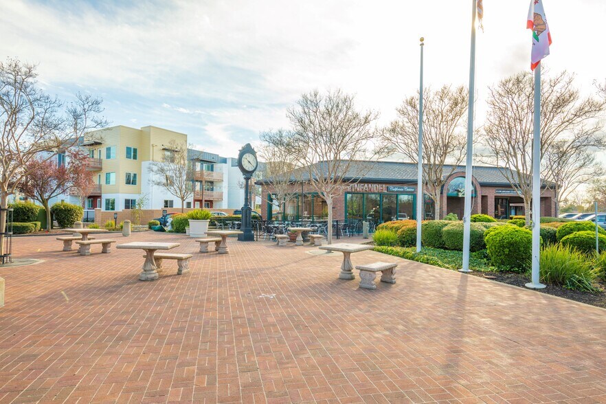 11226 Gold Express Dr, Gold River, CA for lease - Building Photo - Image 1 of 4