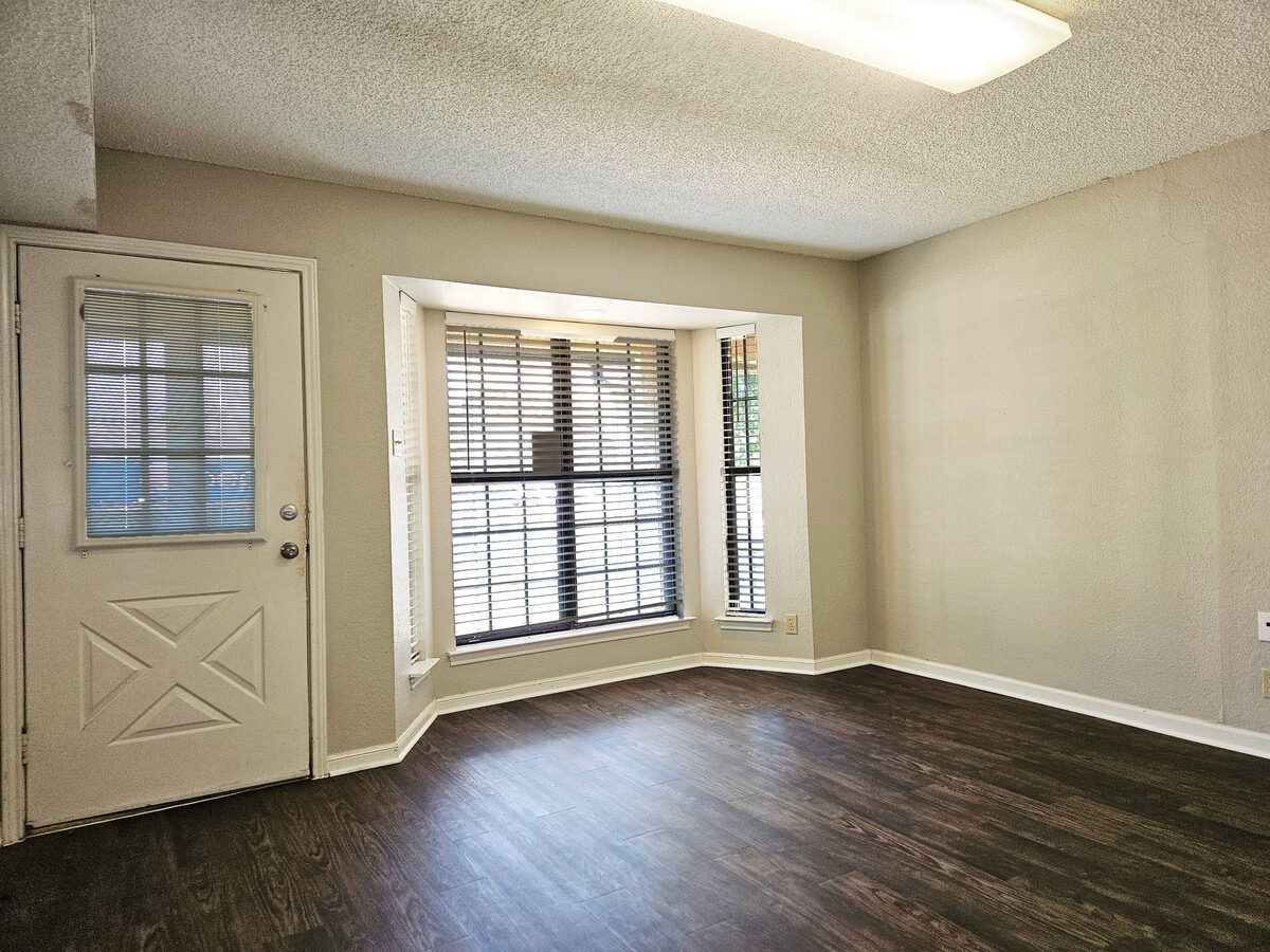 2015 Monarch Dr, Austin, TX 78748 - Unit C & D - - Interior Photo - Image 1 of 6