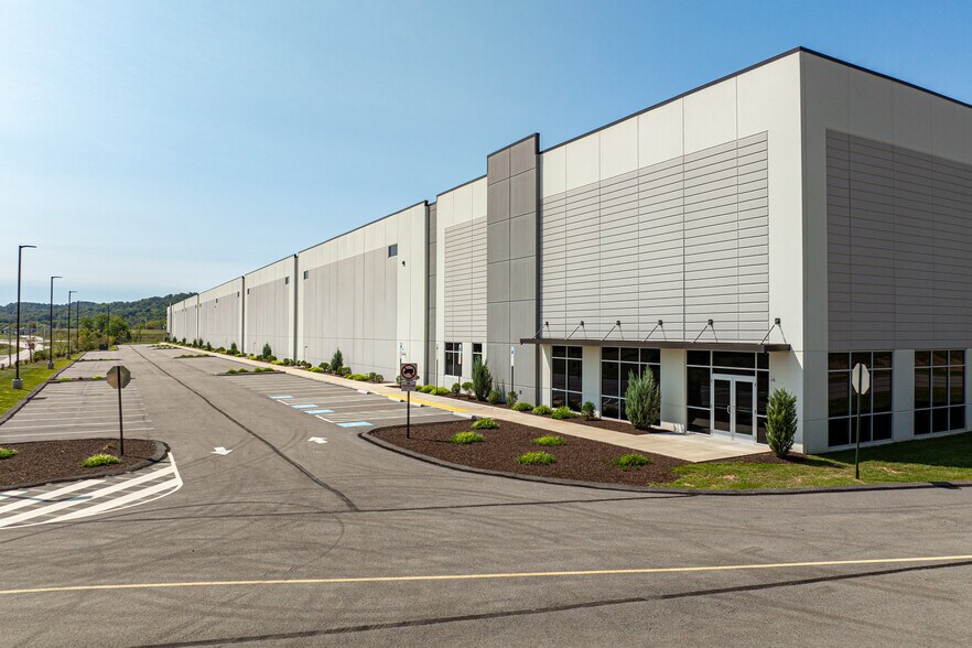 737 Waltz Mill Rd, Ruffs Dale, PA à louer - Photo du bâtiment - Image 1 de 7