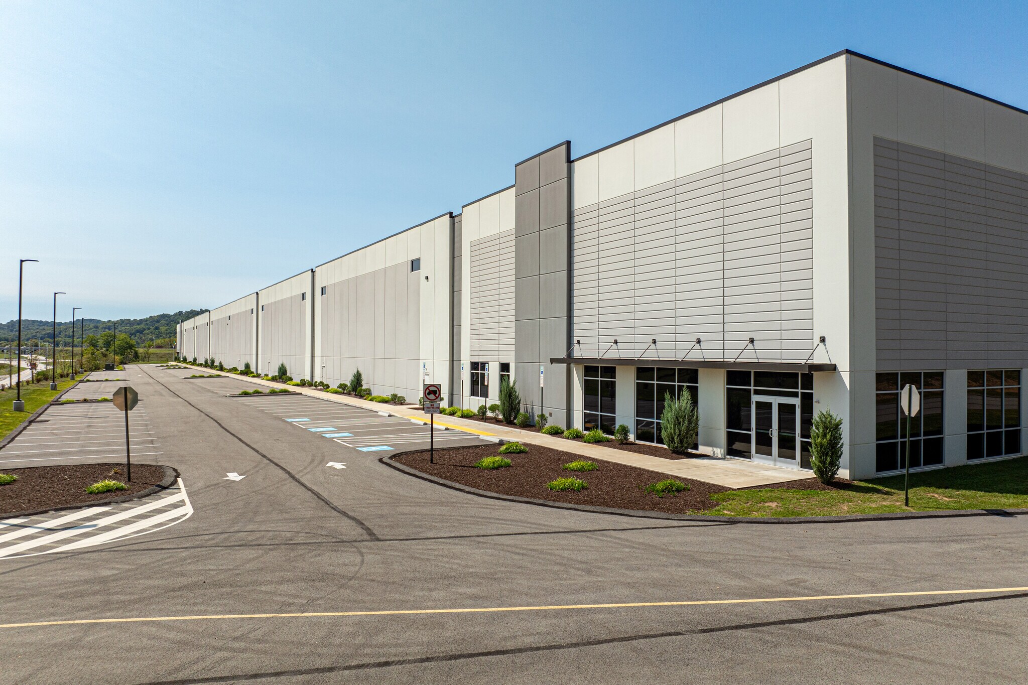 737 Waltz Mill Rd, Ruffs Dale, PA à louer Photo du bâtiment- Image 1 de 8