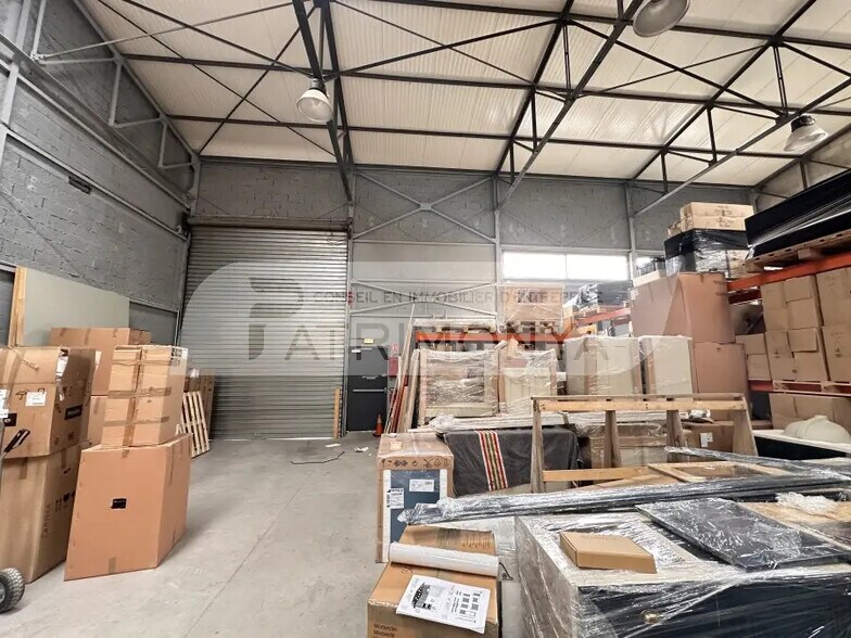 Flex in Marseille for lease - Interior Photo - Image 1 of 5